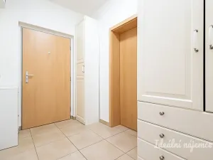 Pronájem bytu 1+kk, Praha, Hořínecká, 39 m2
