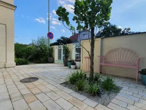 Pronájem bytu 1+kk, Praha - Malešice, Strnadova, 32 m2