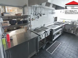 Pronájem restaurace, Praha - Kobylisy, Klapkova, 467 m2