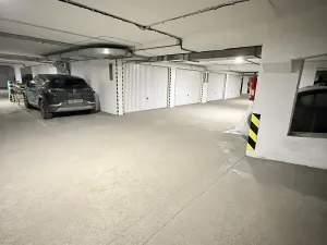 Pronájem garážového stání, Praha - Vršovice, Moskevská, 20 m2