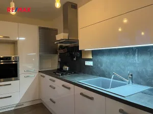 Pronájem bytu 2+kk, Kladno, U výtopny, 42 m2