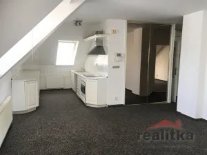 Pronájem bytu 2+kk, Opava, U Pošty, 56 m2