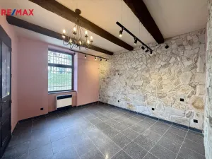 Pronájem obchodního prostoru, Karlovy Vary, Hynaisova, 42 m2