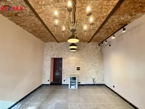 Pronájem obchodního prostoru, Karlovy Vary, Hynaisova, 42 m2