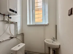 Pronájem obchodního prostoru, Karlovy Vary, Hynaisova, 42 m2