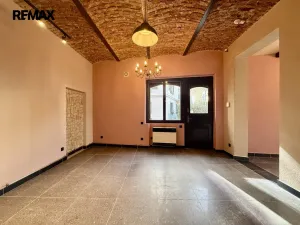 Pronájem obchodního prostoru, Karlovy Vary, Hynaisova, 42 m2