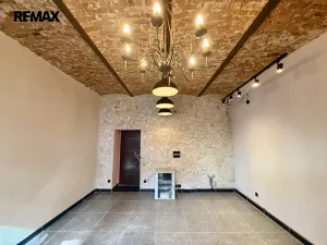 Pronájem obchodního prostoru, Karlovy Vary, Hynaisova, 42 m2