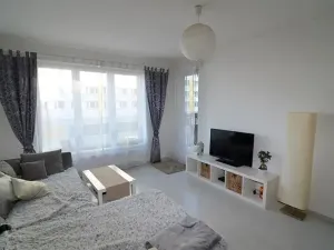 Pronájem bytu 2+1, Praha - Malešice, Počernická, 61 m2