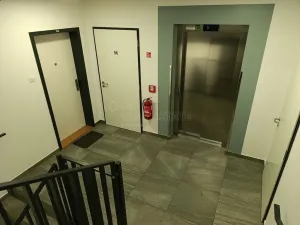 Pronájem bytu 1+kk, Praha - Vysočany, Strnadových, 34 m2