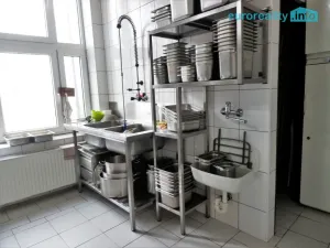 Pronájem restaurace, Praha - Dubeč, Městská, 322 m2