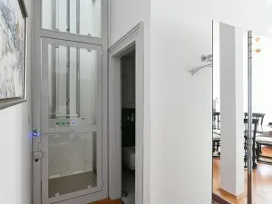 Prodej atypického bytu, Praha, Valentinská, 108 m2