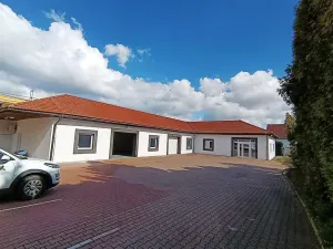 Pronájem kanceláře, Praha - Březiněves, Na hlavní, 1471 m2