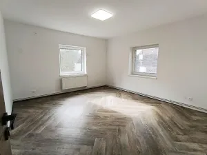 Pronájem kanceláře, Praha - Březiněves, Na hlavní, 1471 m2