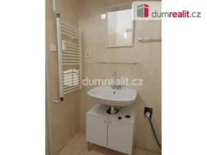 Pronájem bytu 1+kk, Praha - Bubeneč, náměstí Interbrigády, 32 m2