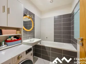 Prodej bytu 2+kk, Pohořelice, Znojemská, 51 m2