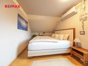 Prodej rodinného domu, Praha - Lochkov, V oudolku, 183 m2