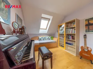 Prodej rodinného domu, Praha - Lochkov, V oudolku, 183 m2