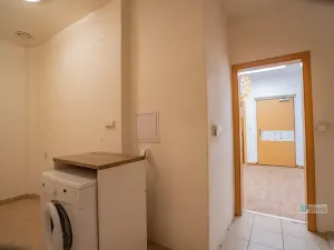 Prodej obchodního prostoru, Praha - Hlubočepy, Hlubočepská, 104 m2