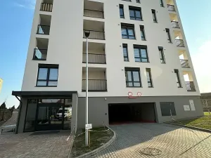 Pronájem garážového stání, Praha - Ruzyně, Stočesova, 15 m2