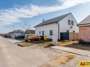 Prodej bytu 2+kk, Hrádek, 43 m2