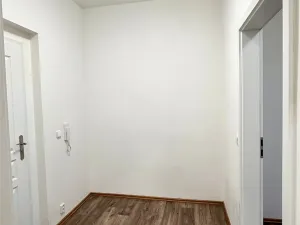 Pronájem bytu 1+kk, Cheb, náměstí Krále Jiřího z Poděbrad, 36 m2