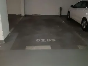 Pronájem garážového stání, Praha - Libeň, Kovanecká, 15 m2