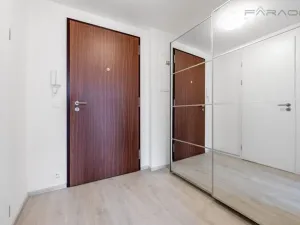 Pronájem bytu 1+kk, Praha - Modřany, Vrátnická, 38 m2
