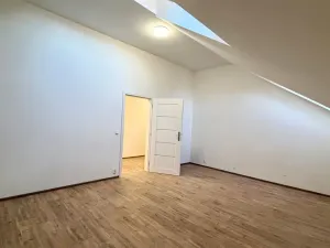 Pronájem bytu 2+kk, Cheb, náměstí Krále Jiřího z Poděbrad, 69 m2