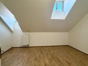 Pronájem bytu 2+kk, Cheb, náměstí Krále Jiřího z Poděbrad, 69 m2