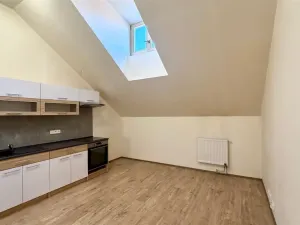 Pronájem bytu 2+kk, Cheb, náměstí Krále Jiřího z Poděbrad, 69 m2