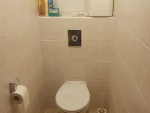 Pronájem bytu 2+kk, Praha, Ve slatinách, 42 m2