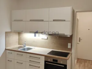 Pronájem bytu 1+kk, Praha, Novovysočanská, 26 m2