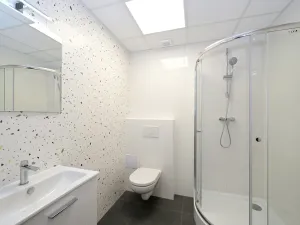 Pronájem bytu 1+kk, Praha - Holešovice, Komunardů, 32 m2