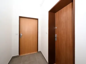 Pronájem bytu 1+kk, Praha - Holešovice, Komunardů, 32 m2