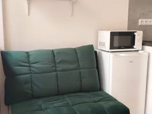 Pronájem bytu 1+kk, Praha, Husitská, 14 m2