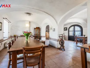 Prodej zemědělské usedlosti, Hluboké Dvory, 300 m2