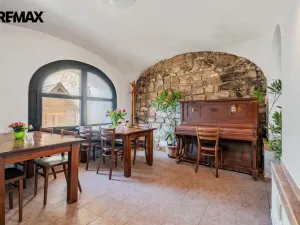 Prodej zemědělské usedlosti, Hluboké Dvory, 951 m2