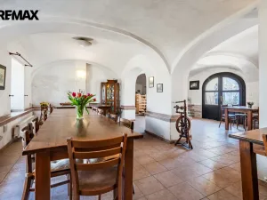 Prodej zemědělské usedlosti, Hluboké Dvory, 951 m2