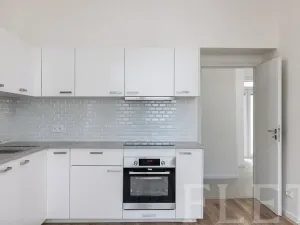 Prodej bytu 2+kk, Praha - Holešovice, U vody, 45 m2