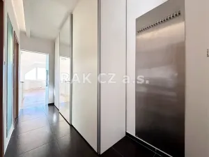 Prodej bytu 3+kk, Šestajovice, Revoluční, 74 m2