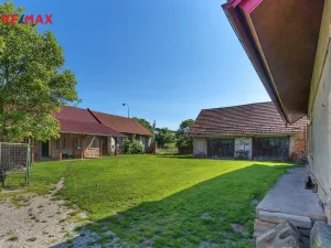 Prodej rodinného domu, Bašnice, 864 m2