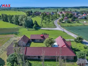 Prodej rodinného domu, Bašnice, 864 m2