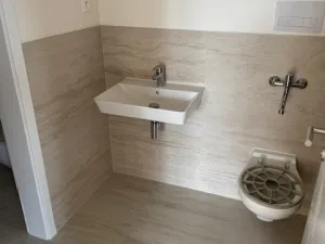 Prodej obchodního prostoru, Praha, Waltariho, 72 m2