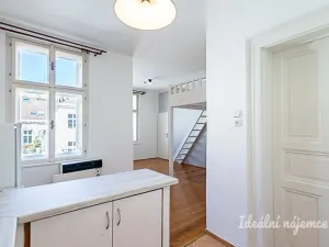 Pronájem bytu 1+kk, Praha, Jaromírova, 35 m2