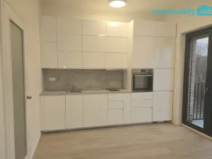 Pronájem bytu 1+kk, Praha - Smíchov, U Lihovaru, 29 m2