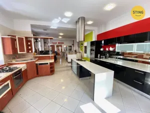 Pronájem obchodního prostoru, Opava - Předměstí, Kasárenská, 181 m2