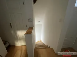 Pronájem bytu 1+kk, Dobřichovice, Randova, 40 m2