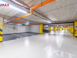 Pronájem garážového stání, Praha - Hrdlořezy, V třešňovce, 13 m2