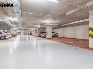 Pronájem garážového stání, Praha - Hrdlořezy, V třešňovce, 13 m2