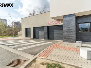 Pronájem garážového stání, Praha - Hrdlořezy, V třešňovce, 13 m2